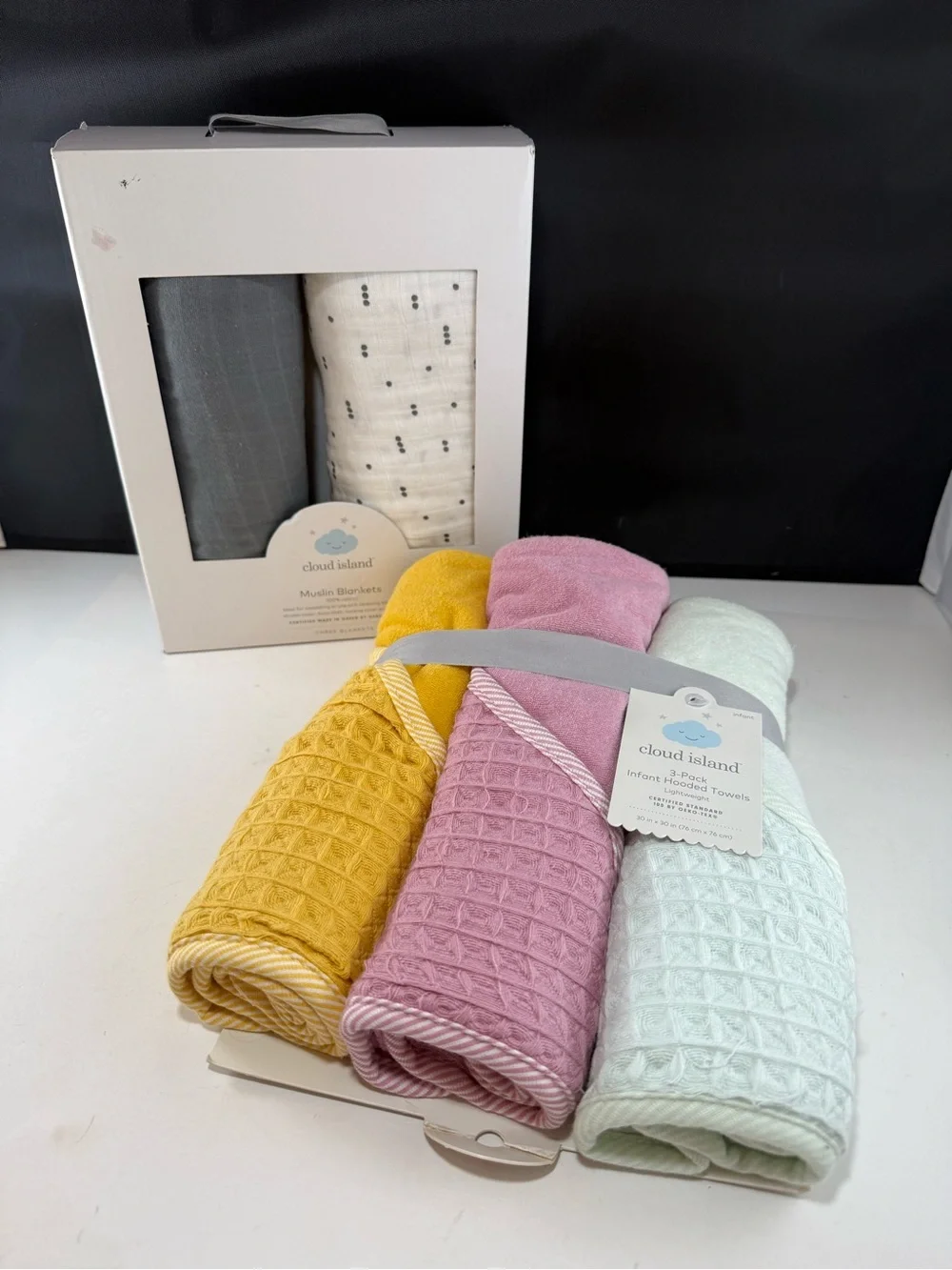 cloud island Waffle 3 Hooded Baby Towels & 2 muslin swaddling blankets NEW
